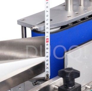 デスクトップの丸いボトルラベル付け機 防腐半自動ラベル塗装機
