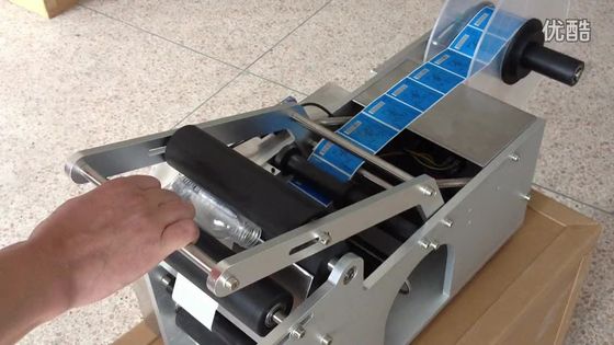 MT-50 簡単にセットアップできるワインボトルラベル付け機械 高精度ボトルラベル適用器