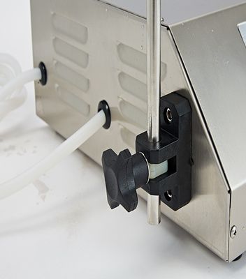 パストなどの小規模生産のための精密な手動ポンプ充填機